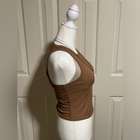Olivia Ray New York brown ribbed sleeveless t-shirt. (Necklaces not included) - Picture 2 of 3